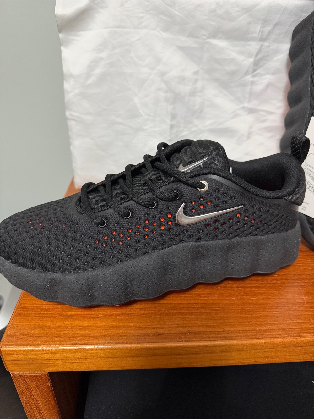 Nike Mind 002 Men’s Black Athletic Sneakers with Orange Accents - Picture 3 of 8